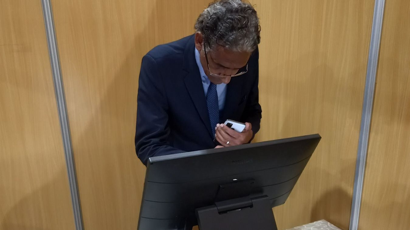 طارق تهامى يدلى بصوته فى انتخابات الهيئة العليا لحزب الوفد