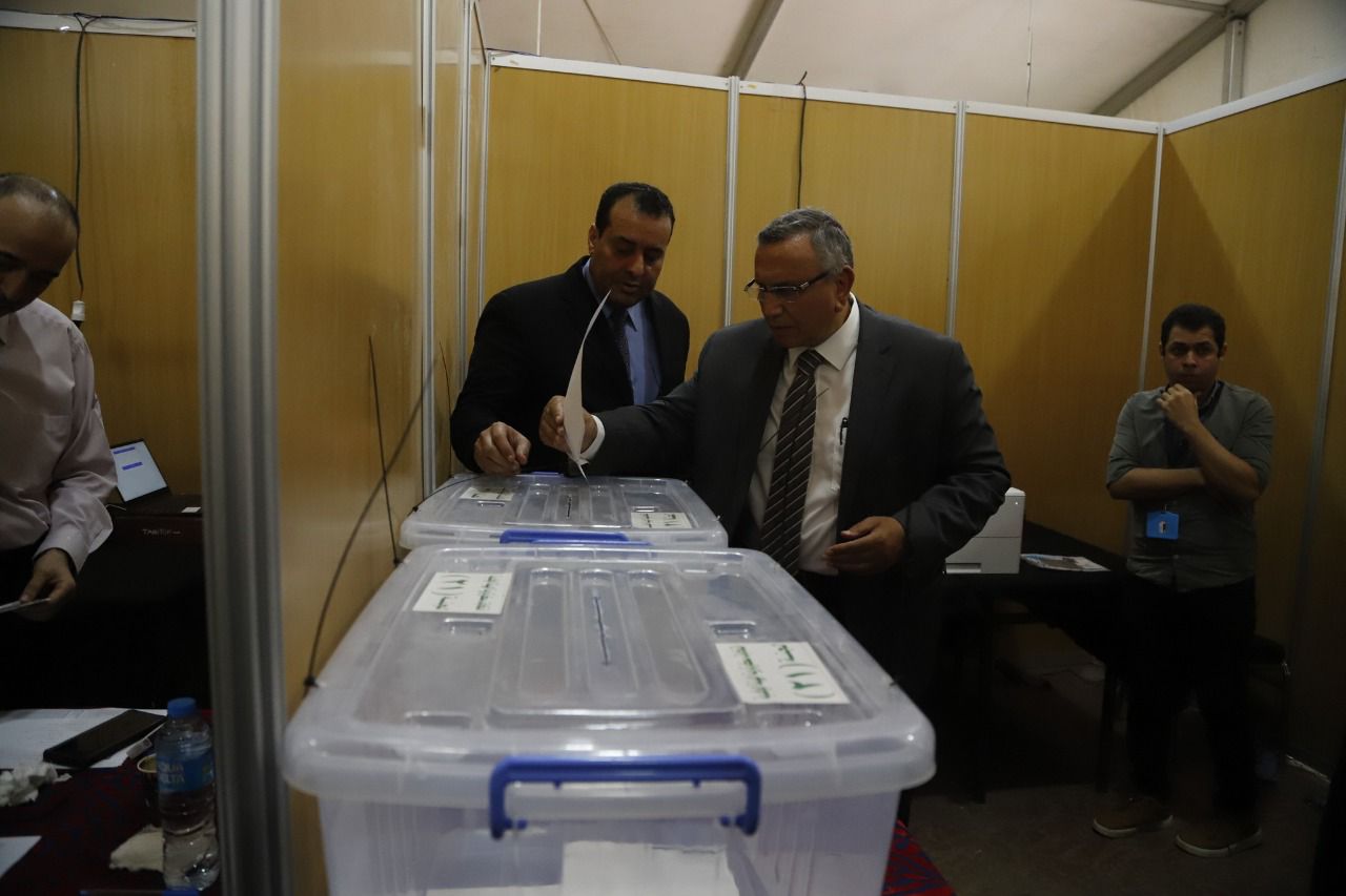 رئيس الوفد يتفقد سير العملية الانتخابية للهيئة العليا