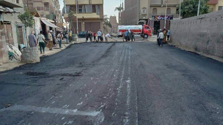 أعمال الرصف والتطوير بمركز أبوتيج 