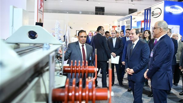 السيسي يتفقد المعرض 