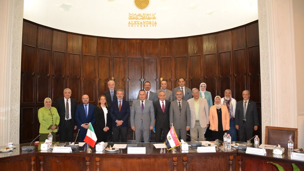 وفد إيطالي دبلوماسي بجامعة الإسكندرية