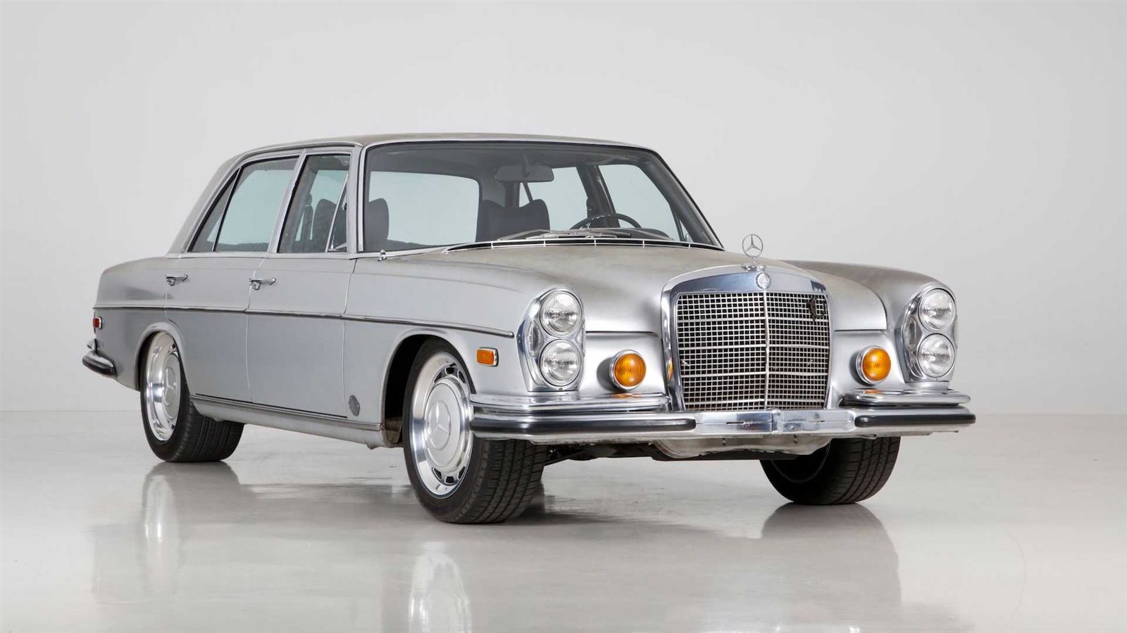 مرسيدس 300 SEL موديل 1971