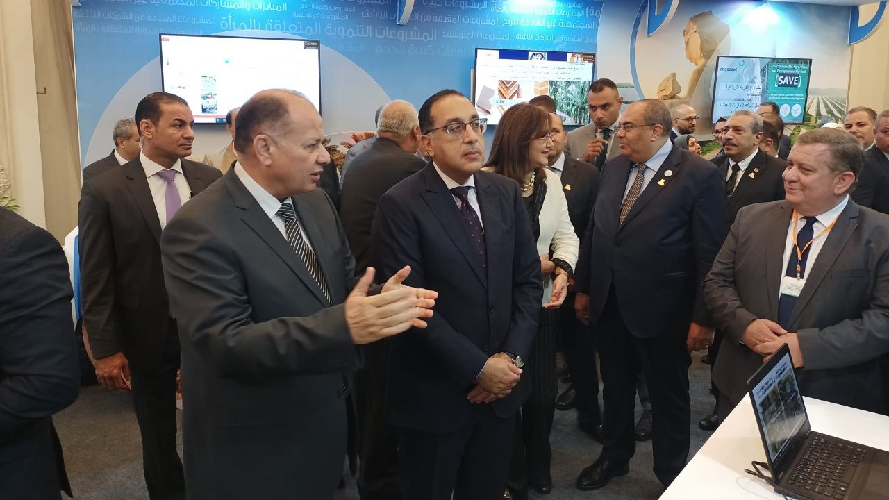 محافظ أسيوط يشارك في المؤتمر الوطني
