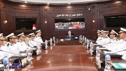 اجتماع وزير الداخلية مع مساعديه 