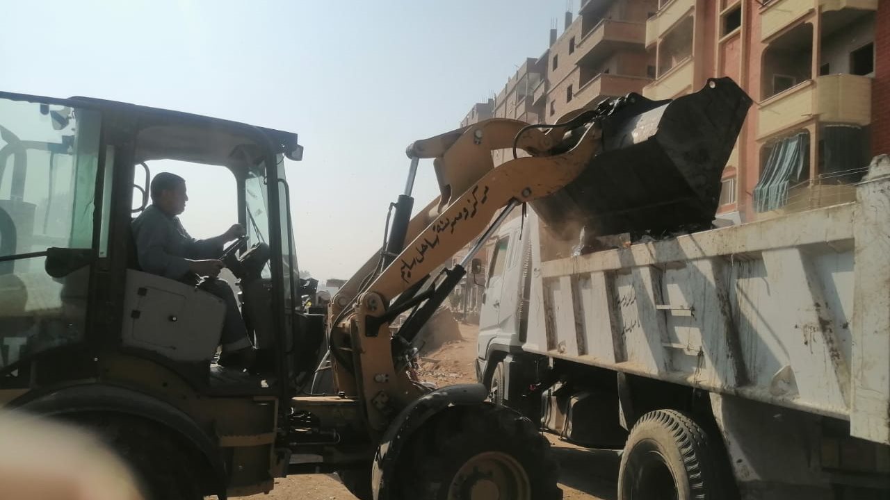 رفع المخلفات والقمامة بقرى أسيوط 
