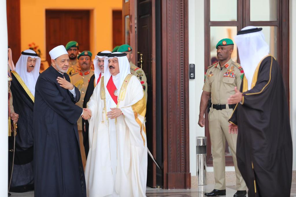 ملك البحرين يلتقي شيخ الأزهر