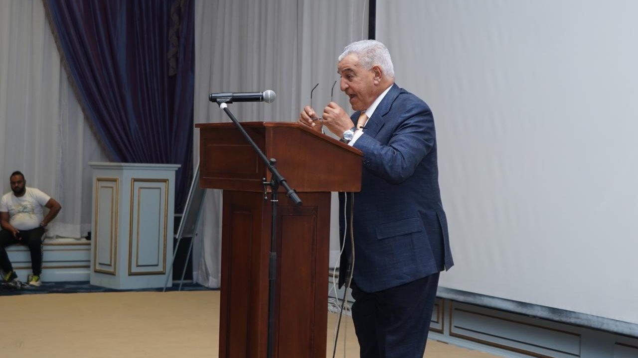 زاهى حواس 