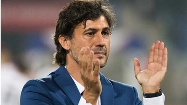 كارليس كوادرات - مدافع فريق برشلونة السابق