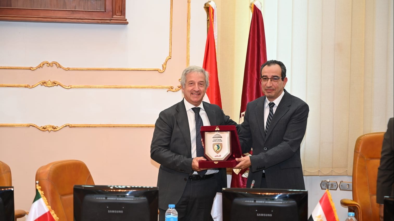  رئيس جامعة الفيوم يكرم رئيس  جامعة سالينتو الإيطالية 