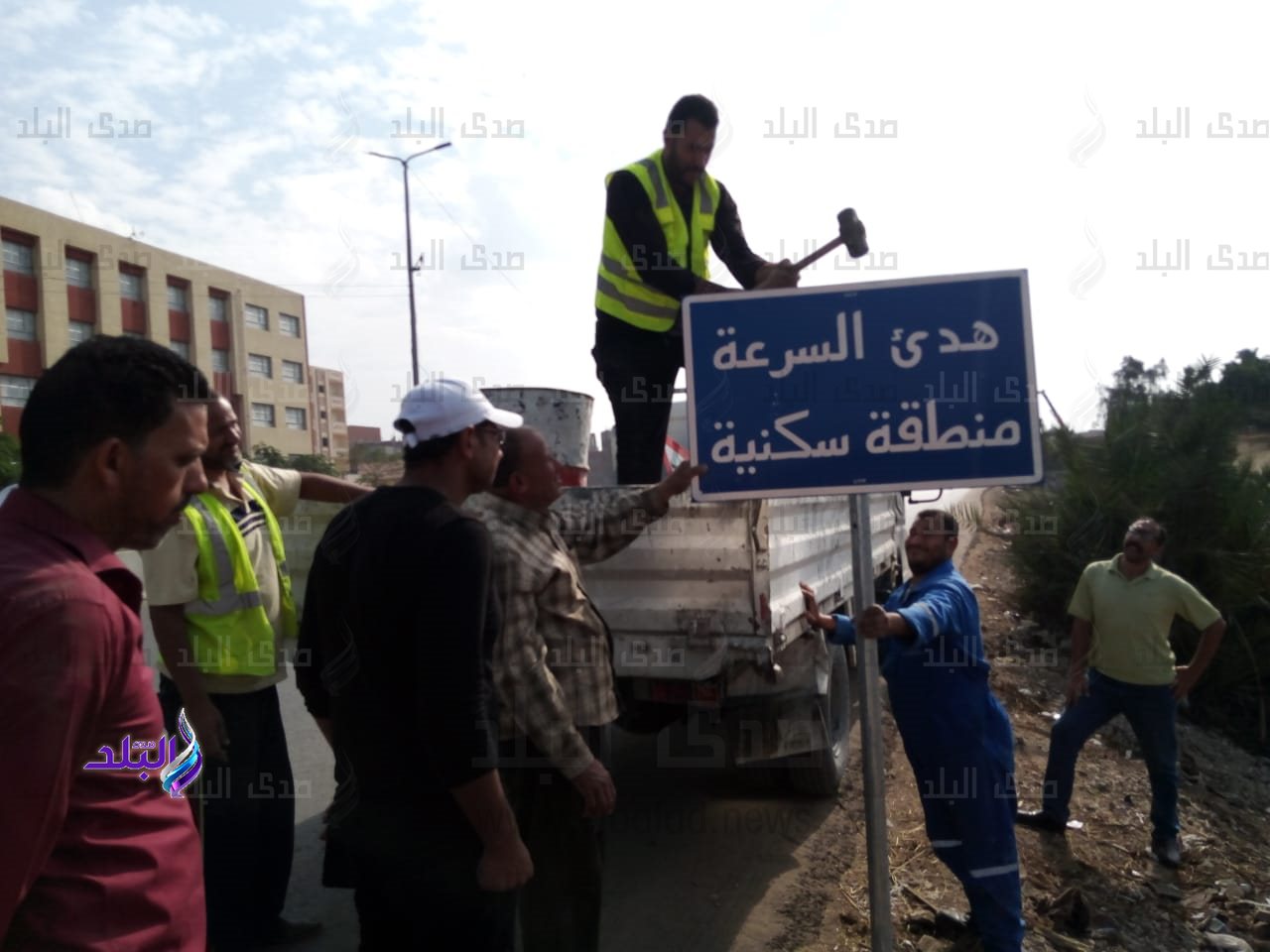 تركيب اللفتات المرورية ومراقبة سرعة المركبات المخالفة