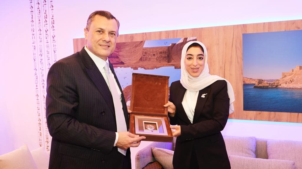 وزير السياحة والآثار 