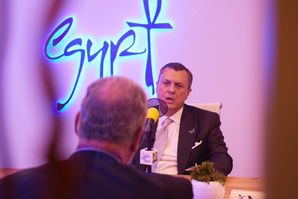 وزير السياحة والآثار 