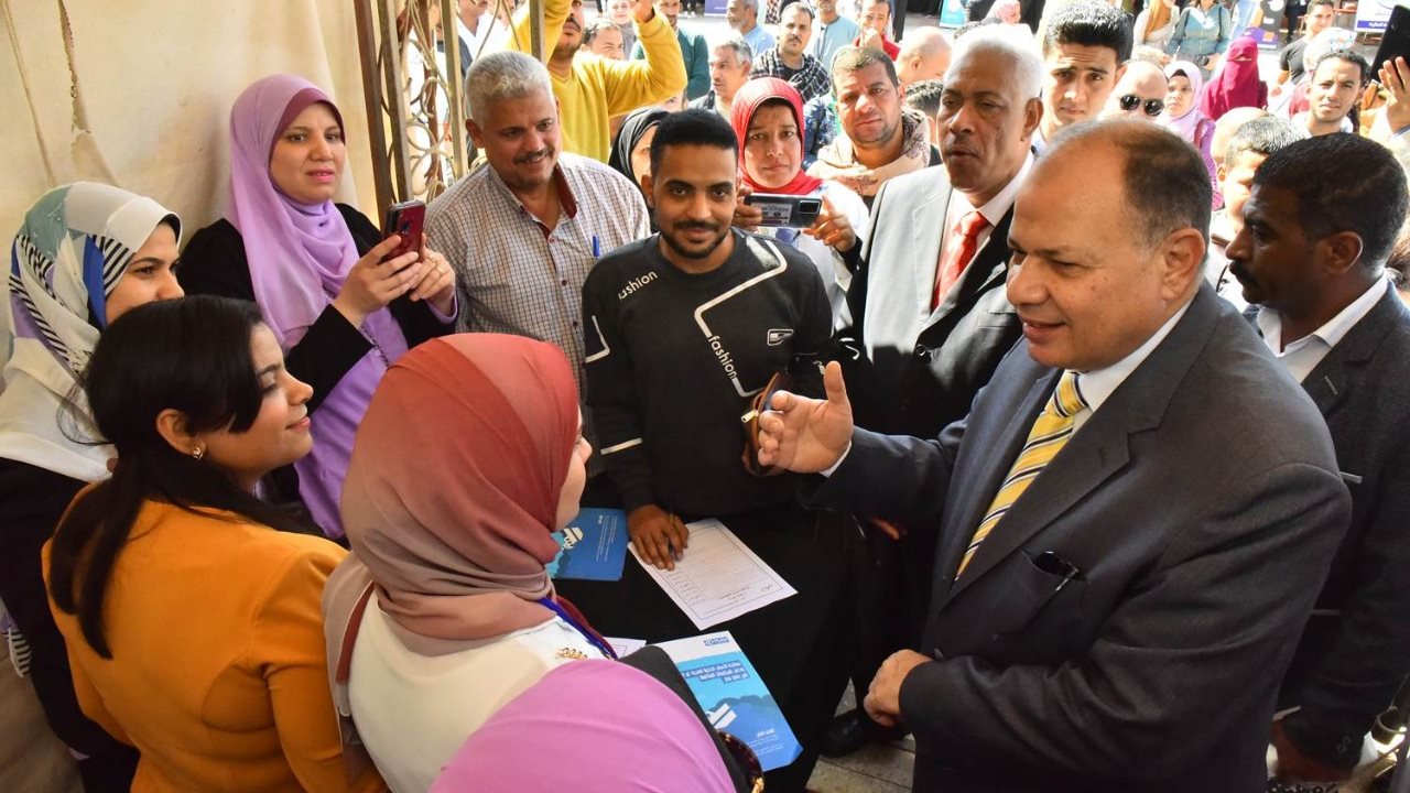 محافظ أسيوط يفتتح ملتقى التوظيف