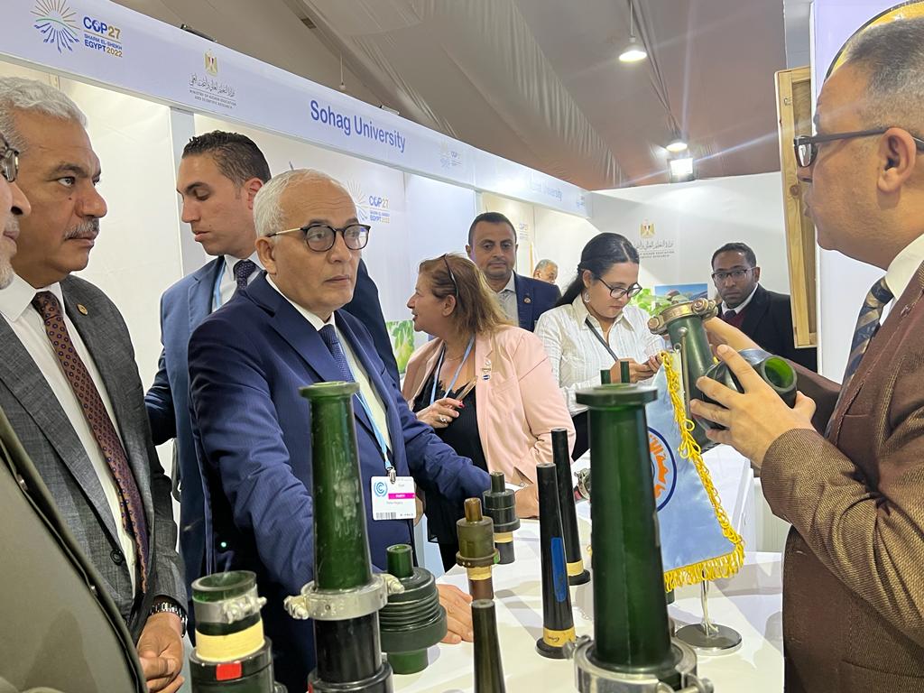 وزير التربية والتعليم في جناح الأزهر