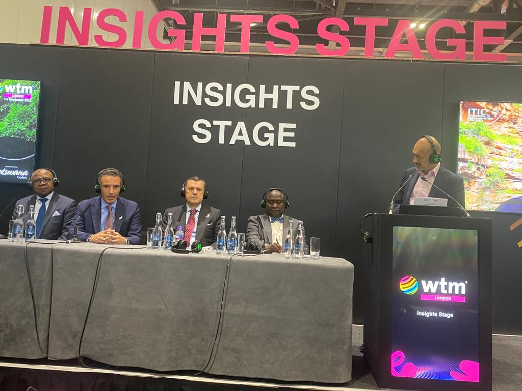 وزير السياحة والآثار 