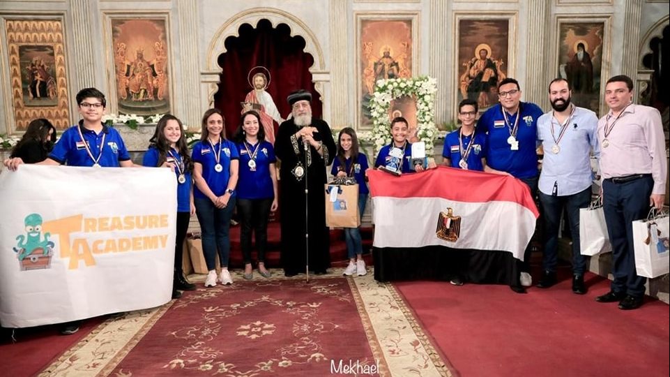 البابا تواضروس الثاني يكرم أوائل الطلاب بالإسكندرية