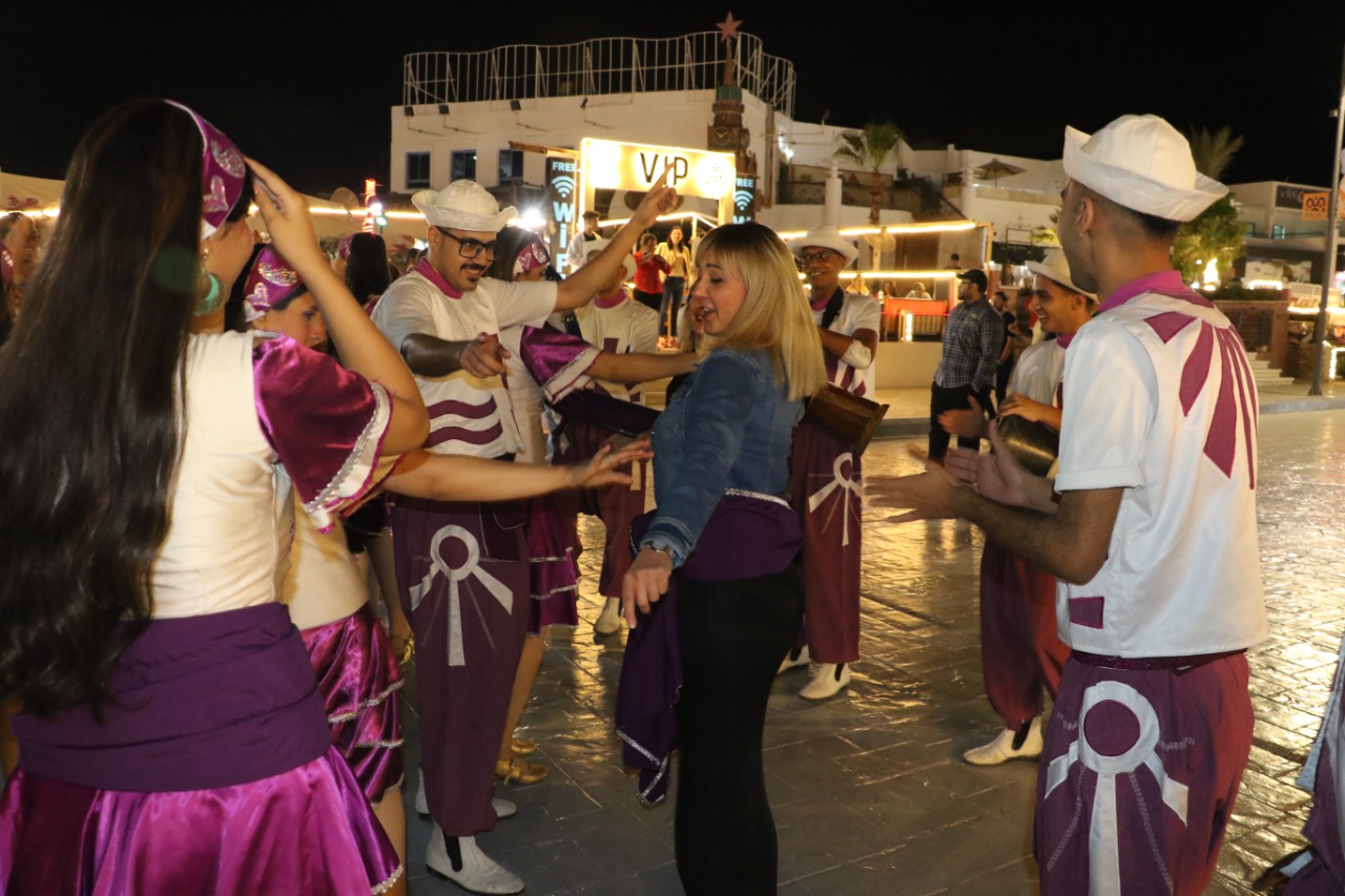 فرق الفنون الشعبية 