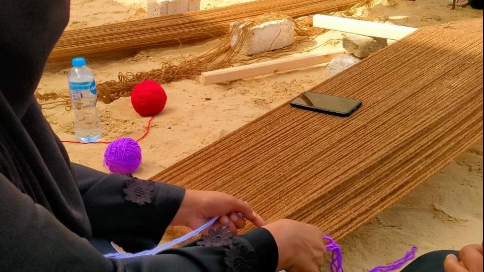 تدريب السيدات على صناعة الكليم البدوي 