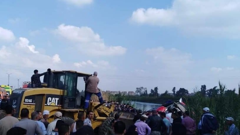 انتشال ضحايا أتوبيس الدقهلية