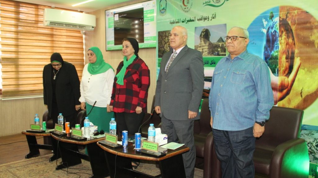 ندوة صحتك والتغيرات المناخية بكلية تمريض أسيوط 