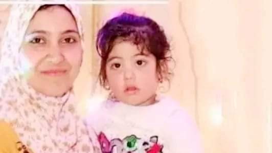 الام وابنتيها