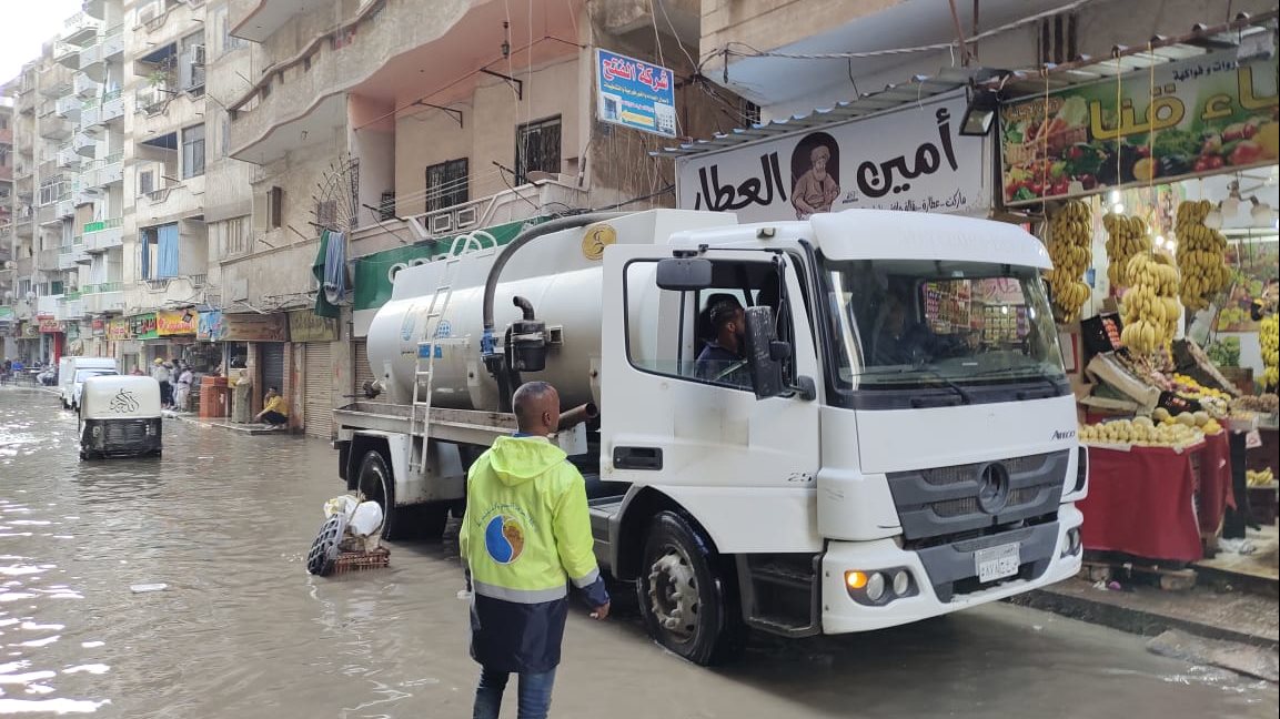 نزح مياه الأمطار في العجمي