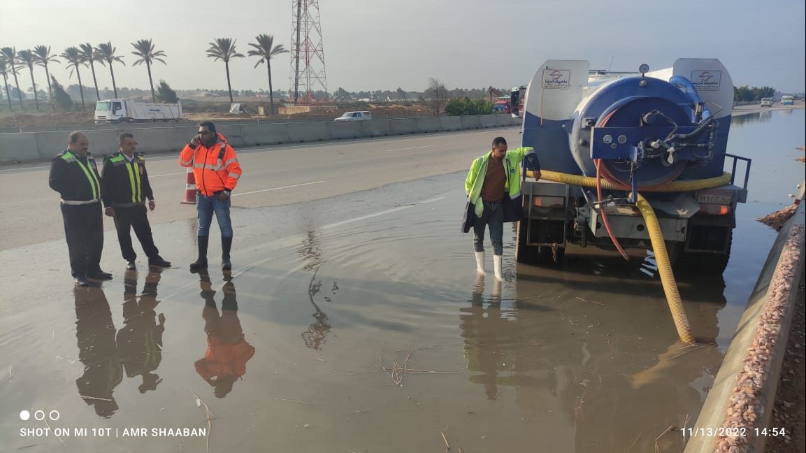 نزح مياه الأمطار في العجمي