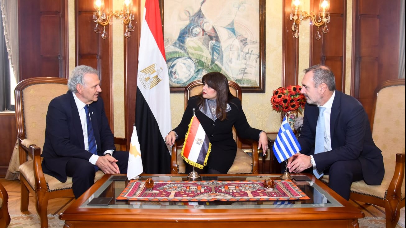 وزيرة الهجرة 