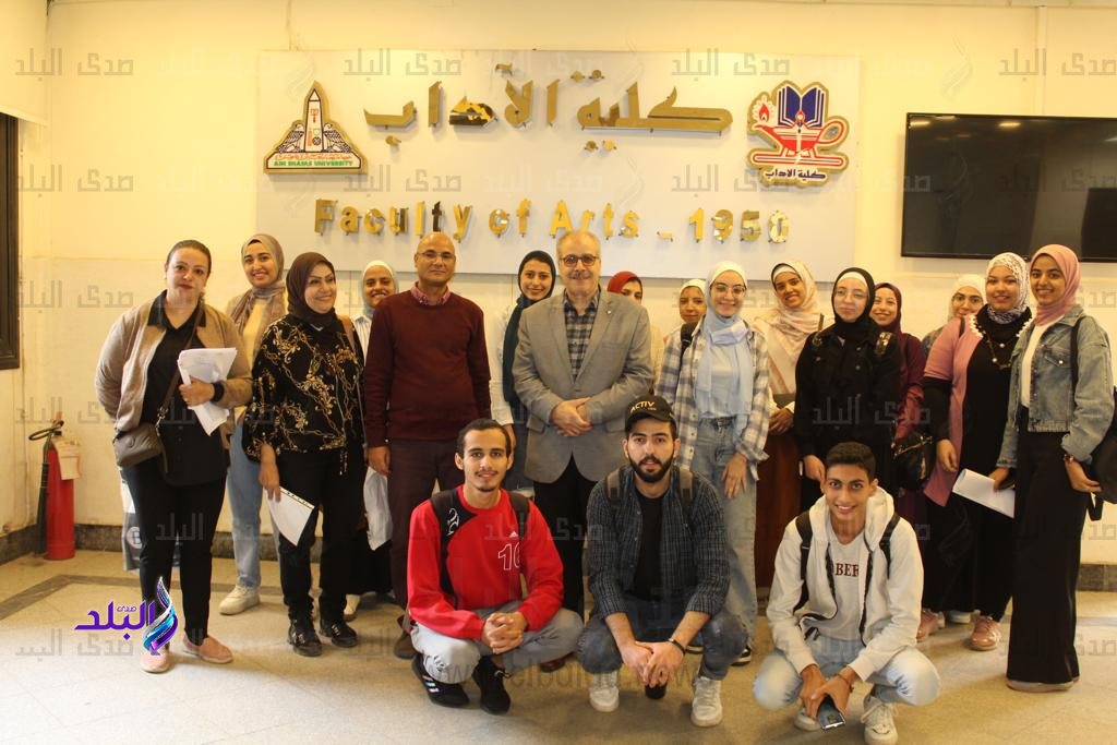 كلية الآداب بجامعة عين شمس