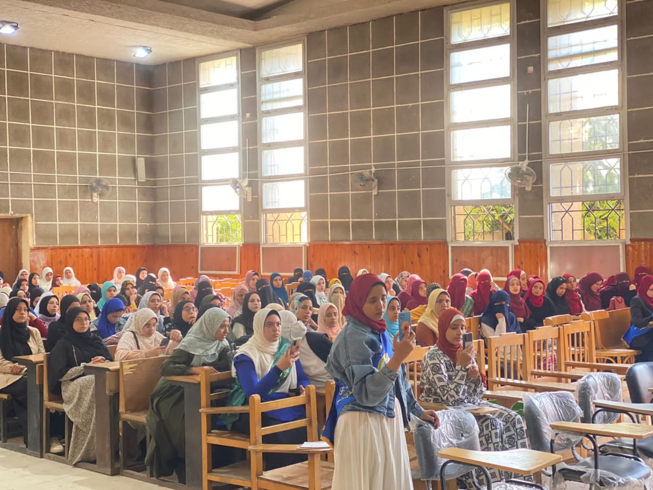 طالبات كلية الدراسات الإسلامية والعربية