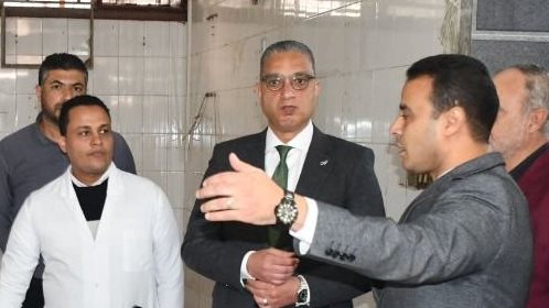محافظ الفيوم أثناء الجولة