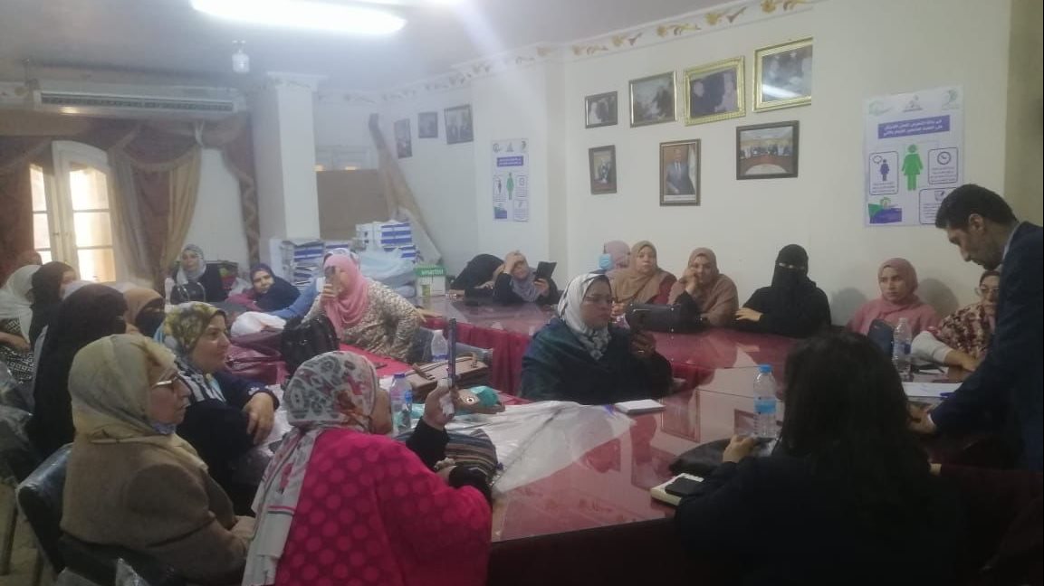 أثناء ندوة المجلس الومى للمراة