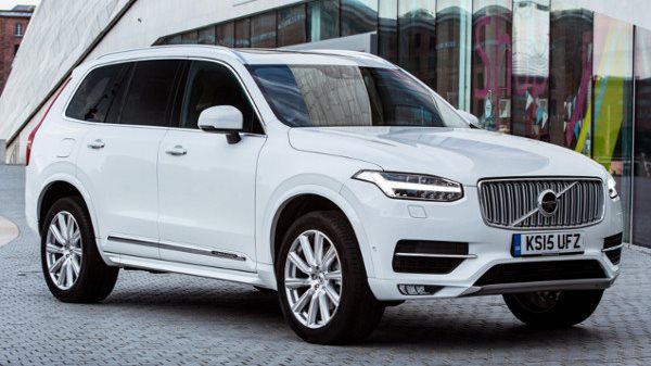 سيارة فولفو XC90 موديل 2022