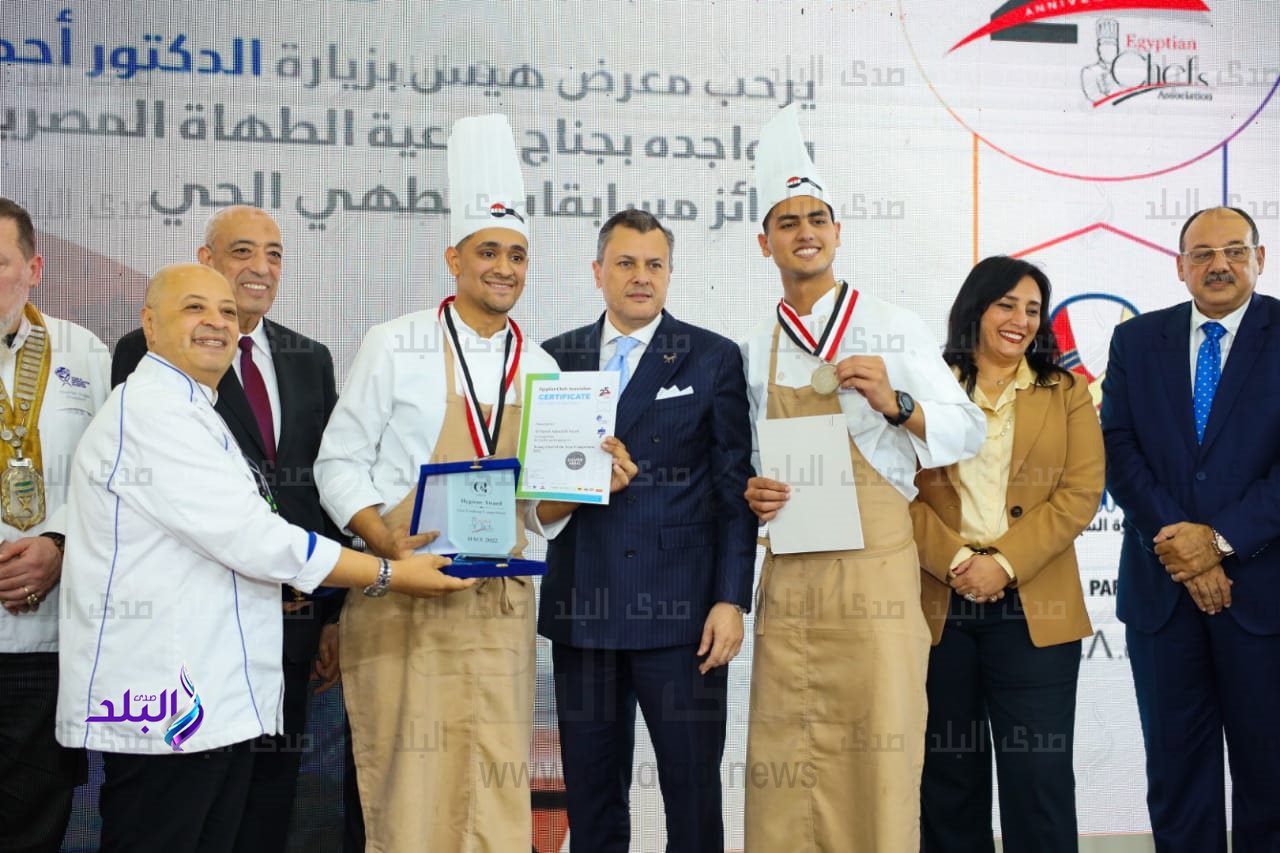 وزير السياحة والآثار 