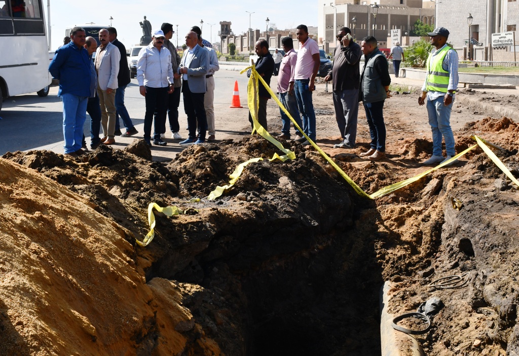 محافظ أسوان:إعادة تدفق مياه الشرب بعد إصلاح الكسر 