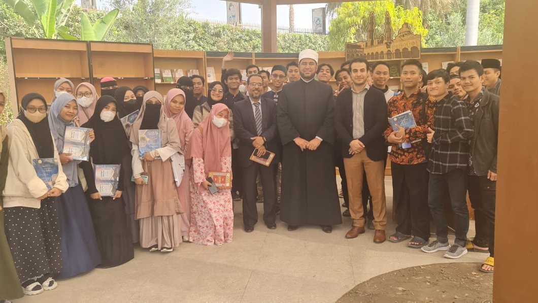 معرض الكتاب الثالث بمنظمة خريجي الأزهر