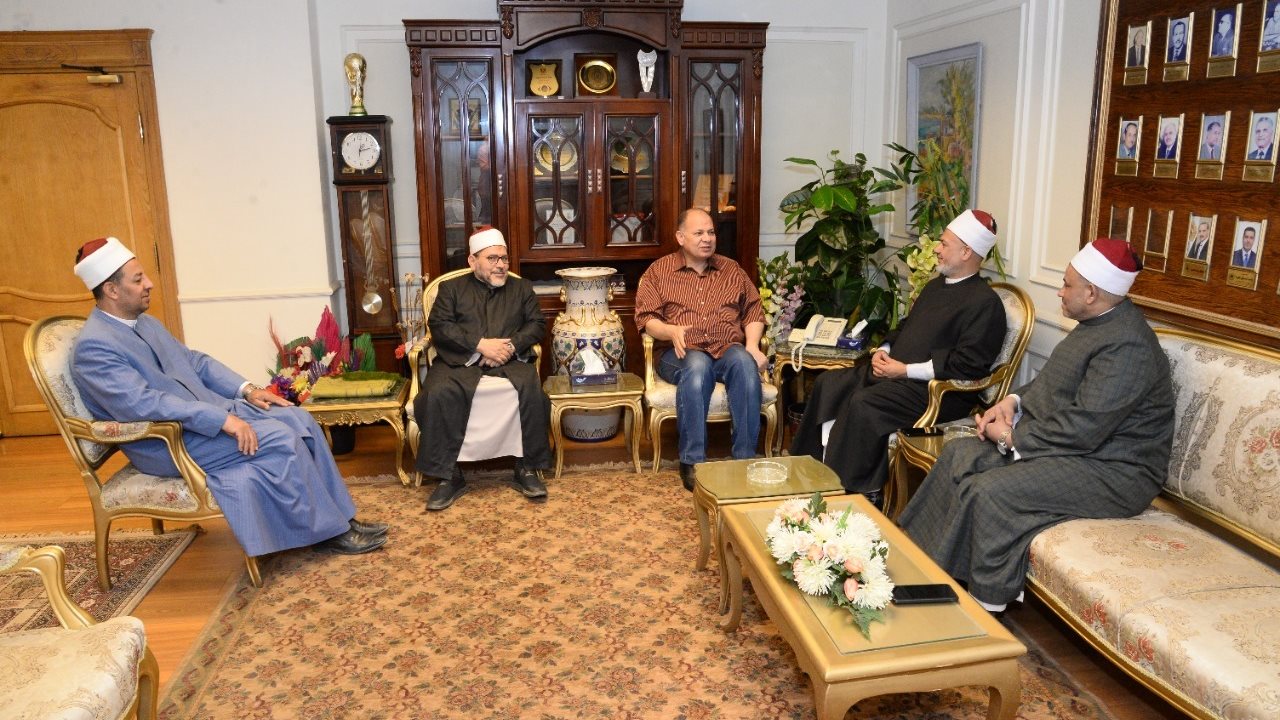محافظ أسيوط يلتقي وكيل وزارة الأوقاف بالمحافظة 