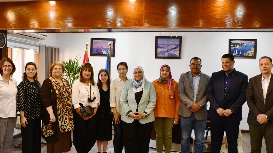 نائب محافظ أسوان تستقبل وفد التعاون الدولى الكندى