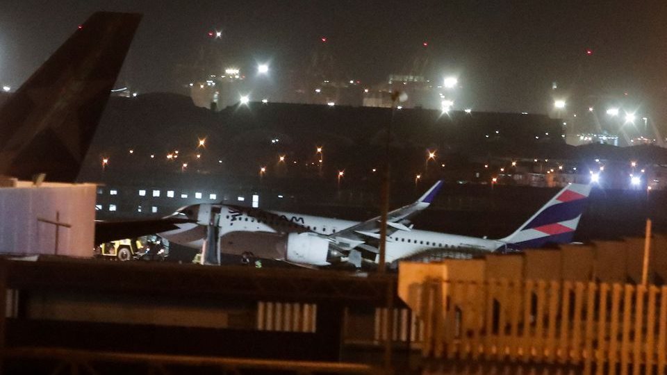 مطار بيرو مطار بيرو