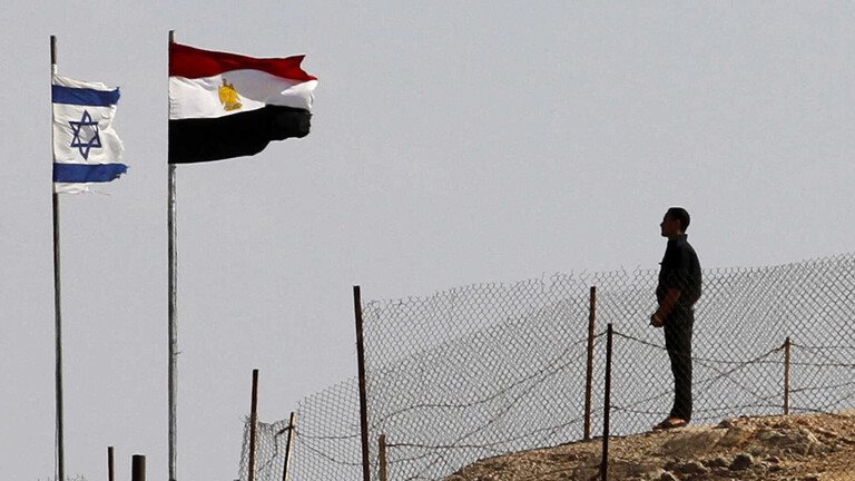 هآرتس ترصد طرد بني إسرائيل من مصر وقطر 