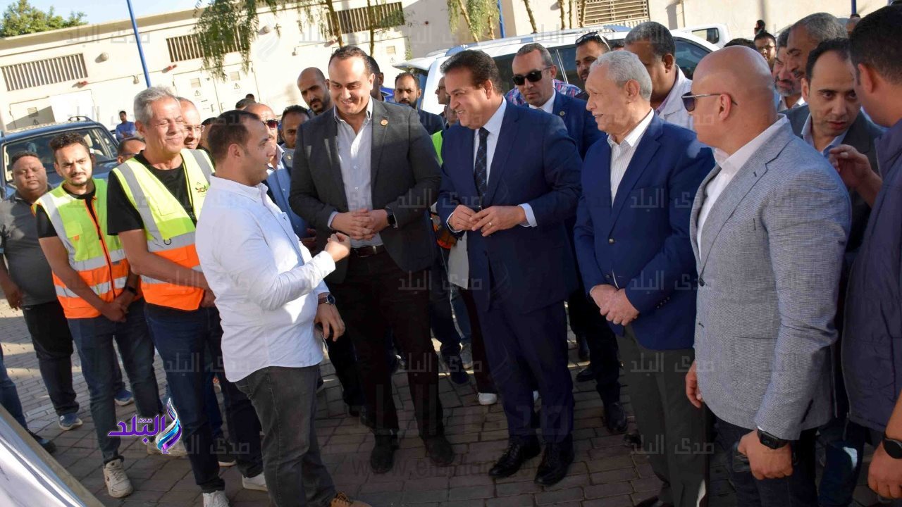 وزير الصحة يوجه بالتوسع في الأماكن المخصصة لانتظار المرضى وم