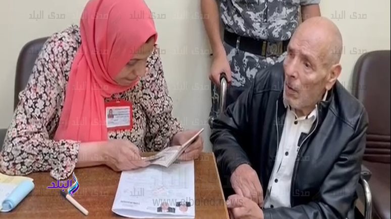 مساعدة كبار السن