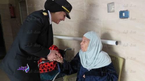 تقديم الهدايا للسيدات