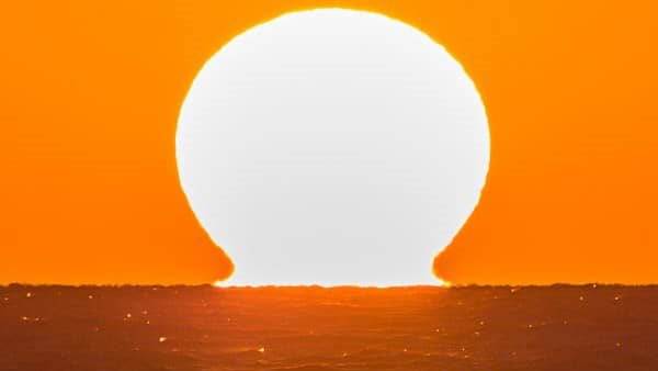لحظة خدعة بصرية للشمس