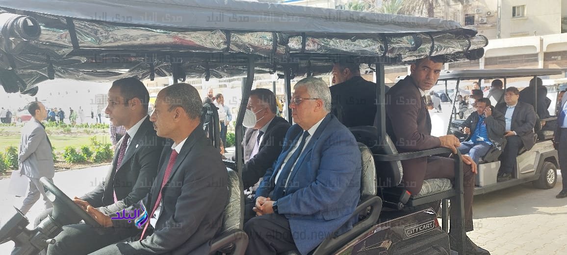جولة وزير التعليم العالي للمدينة الطبية بجامعة عين شمس2