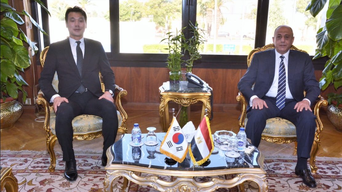 وزير الطيران والسفير الكوري بالقاهرة