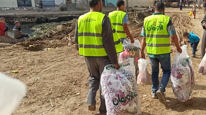 توزيع بطاطين الشتاء على غير القادرين بأسوان