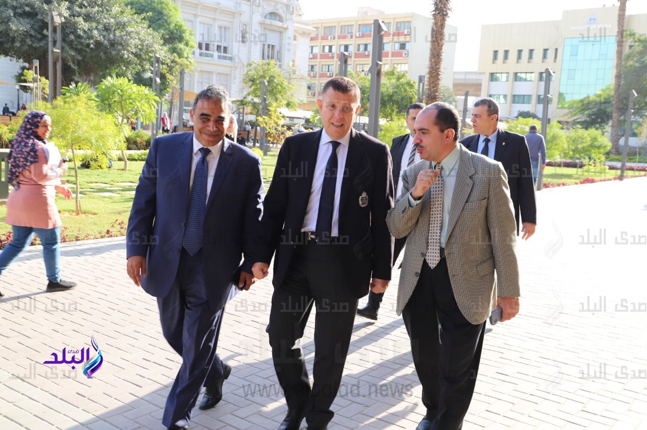 جامعة عين شمس 