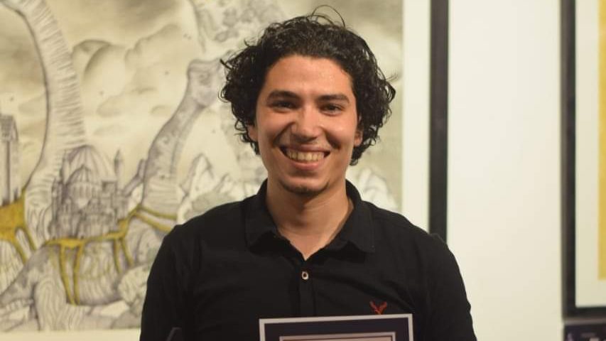 المصمم الشاب أمير عاشور