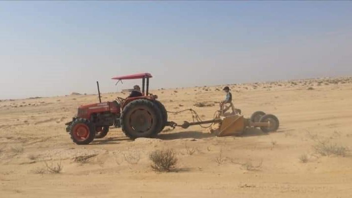 تمهيد وحرث الأرض لزراعتها بمناطق وسط سيناء 
